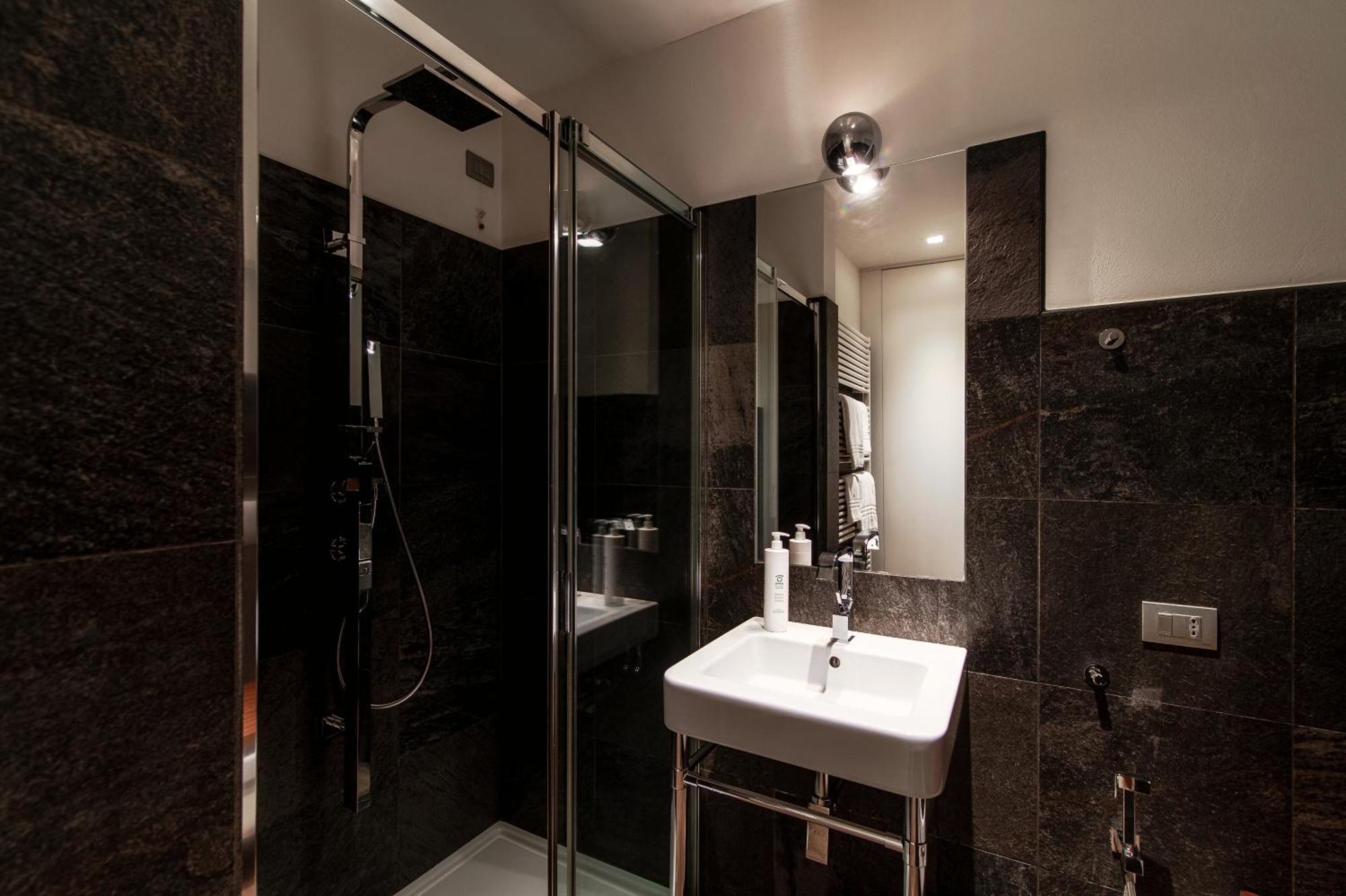 First & Urban Oasis - By Myhomeincomo Como